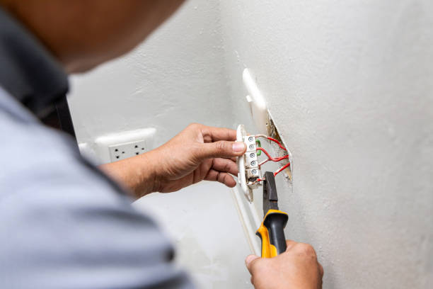 Best Affordable Emergency Electrician  in Redwood, OR